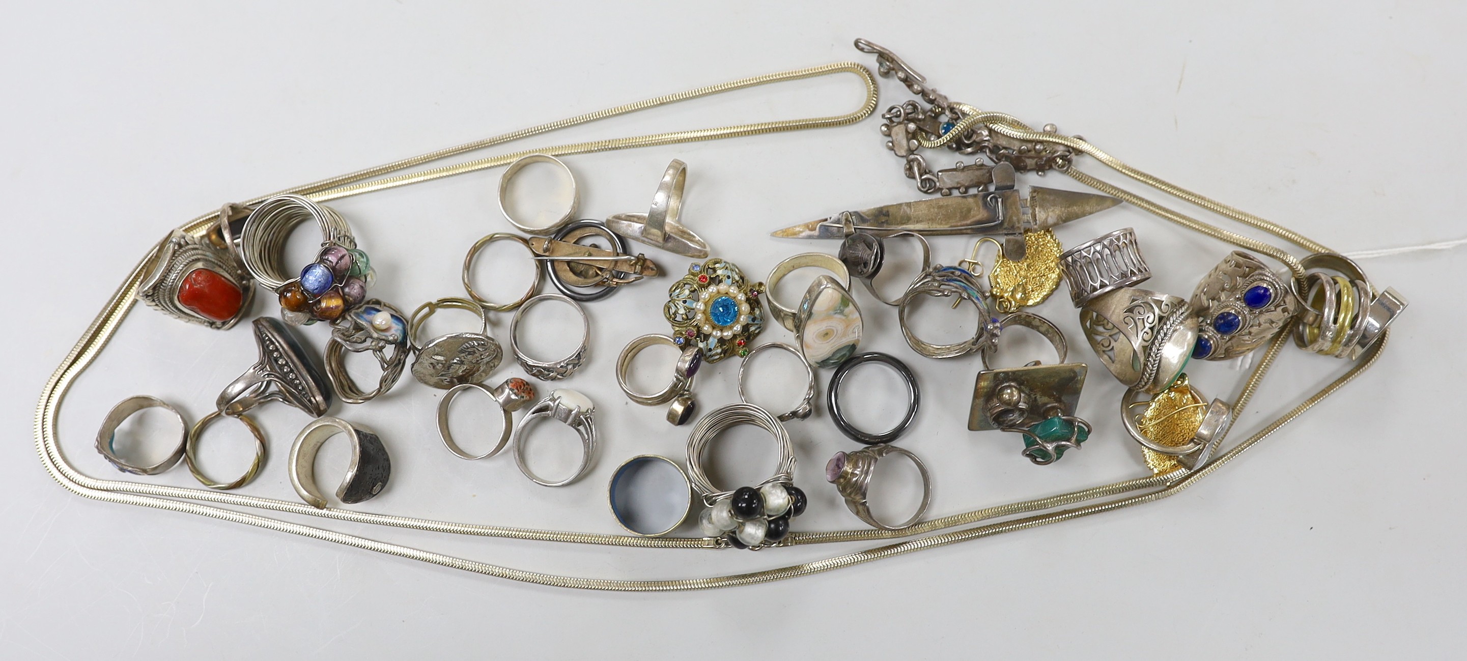 Sundry jewellery including silver, 925 and costume.